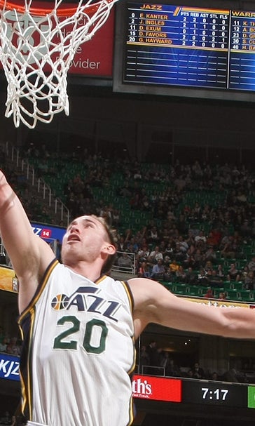 Hayward scores 26 to lead way as Jazz upset Warriors
